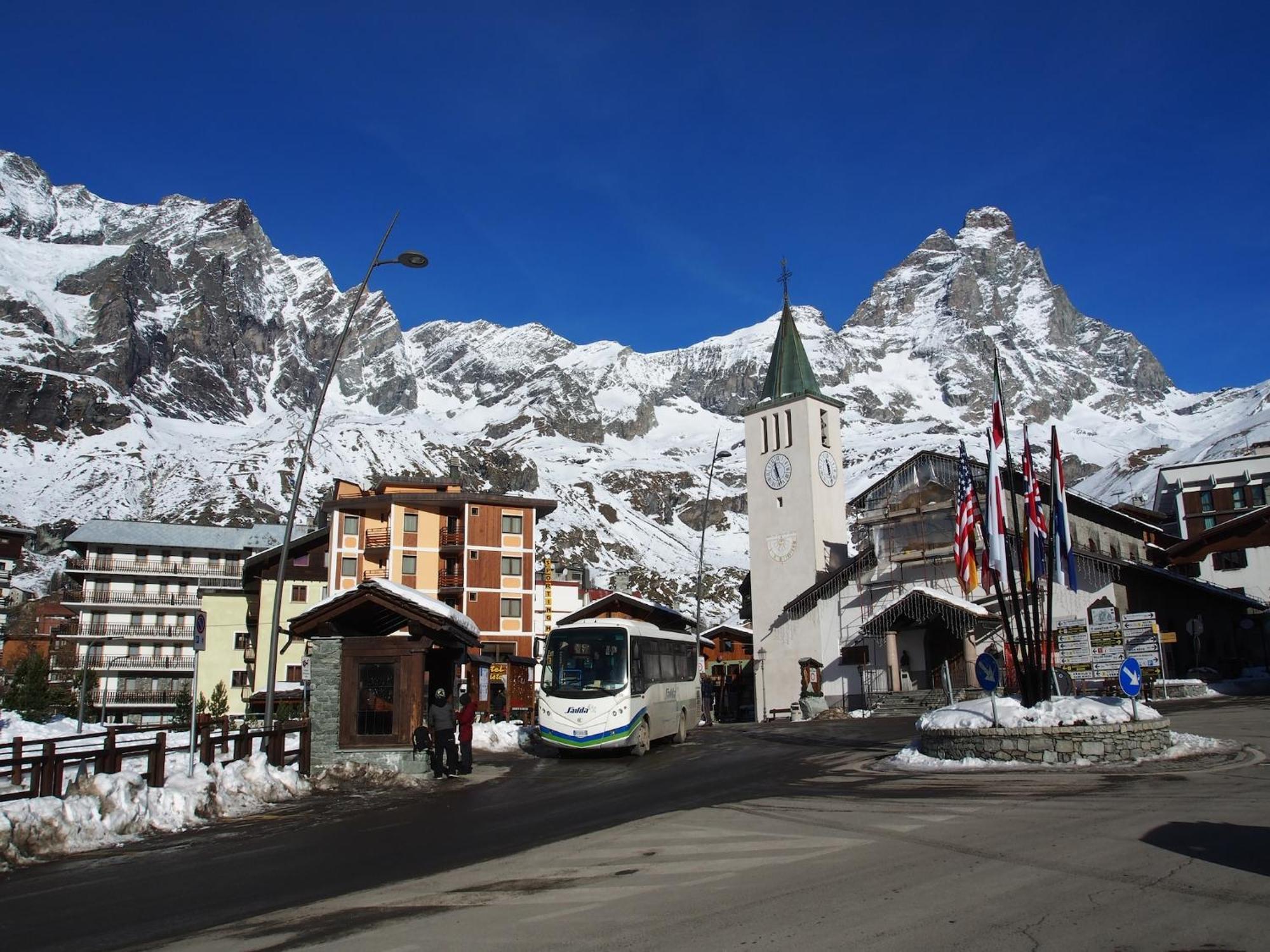 Contemporary Apartment In Breuil Cervinia Near Ski Area Exterior photo